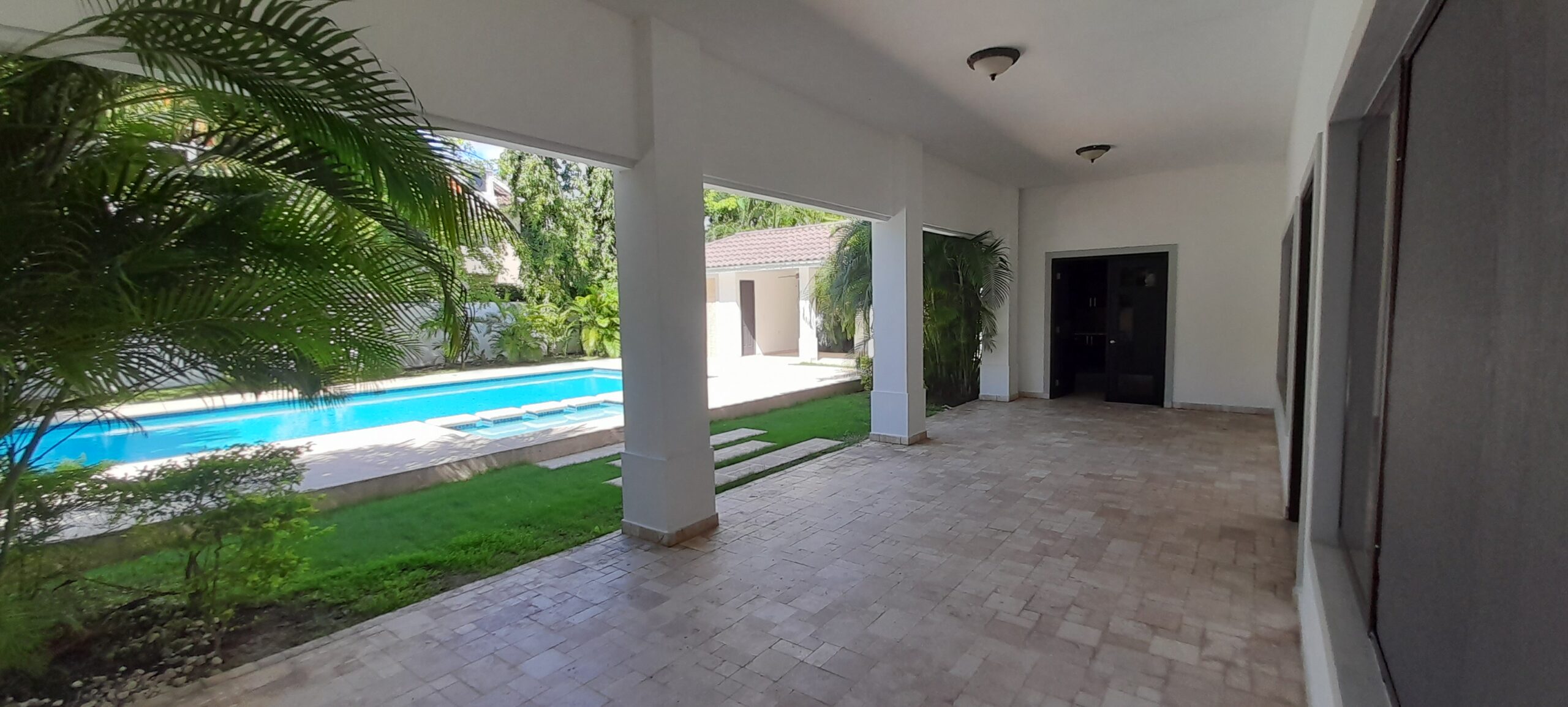 Buy repossessed mansion in panama city